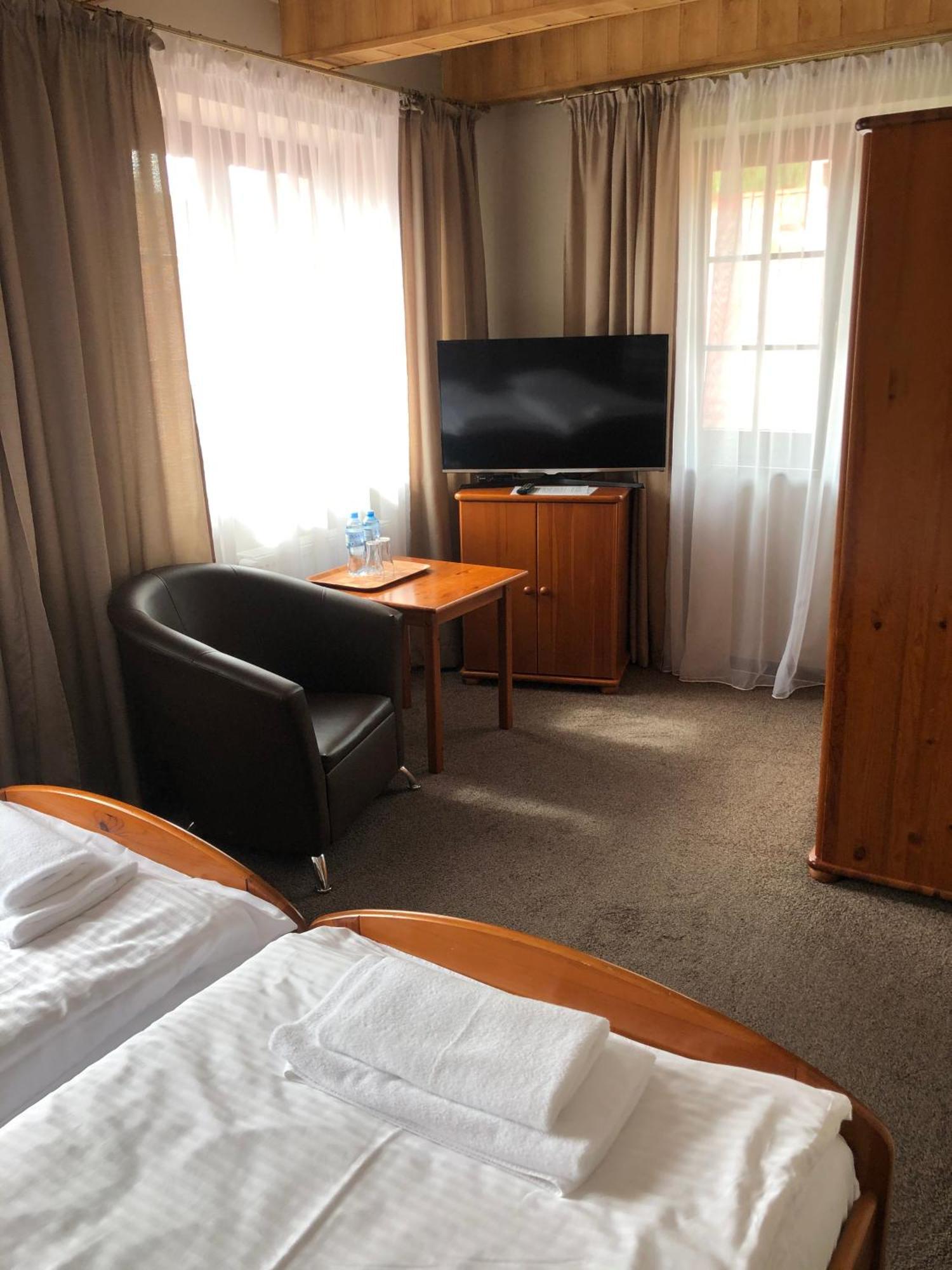 Hotel Krystyna Szczytno  Ngoại thất bức ảnh